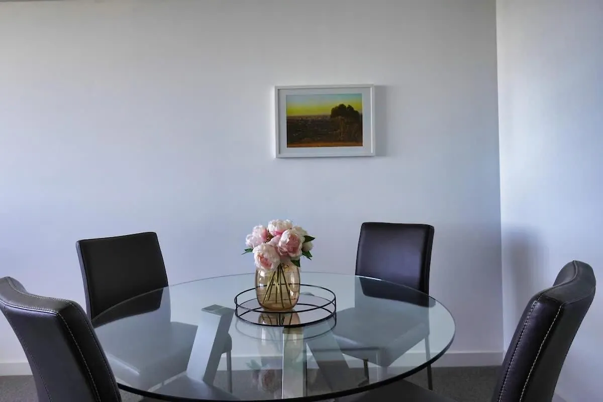 Central Escape @ Adelaide Cbd Apartment